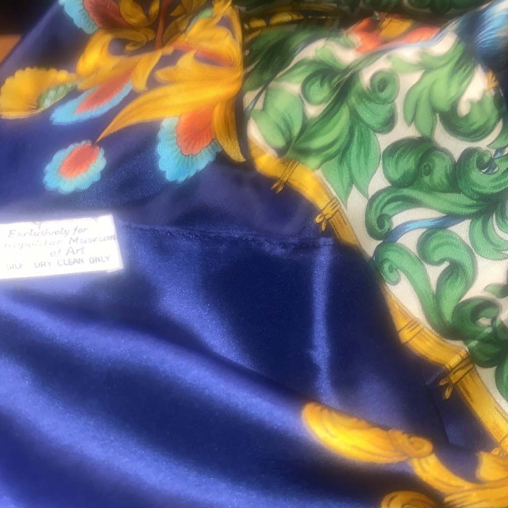 The Metropolitan Museum of Art 100% Silk Scarf Made in Japan Stunning!